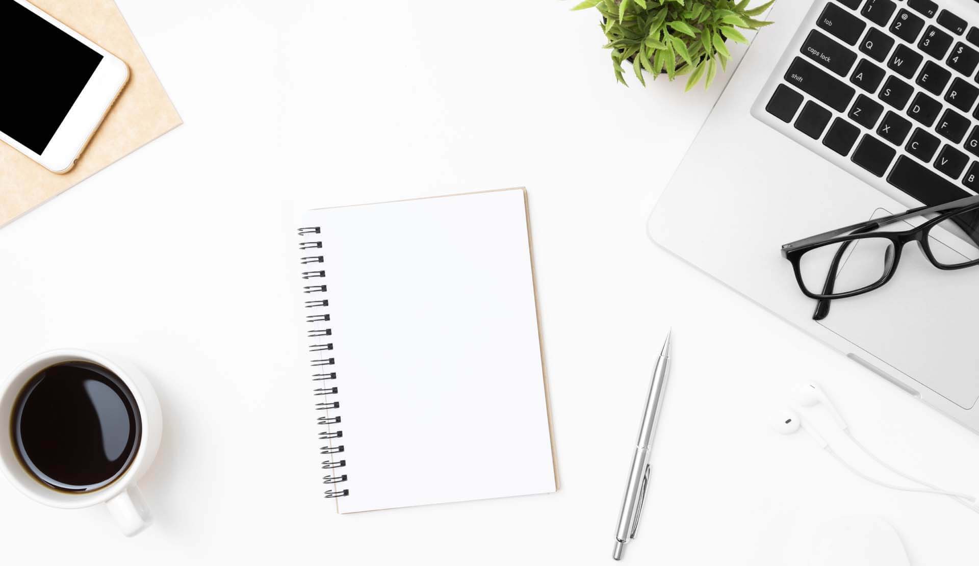 Ein aufgeräumter Schreibtisch